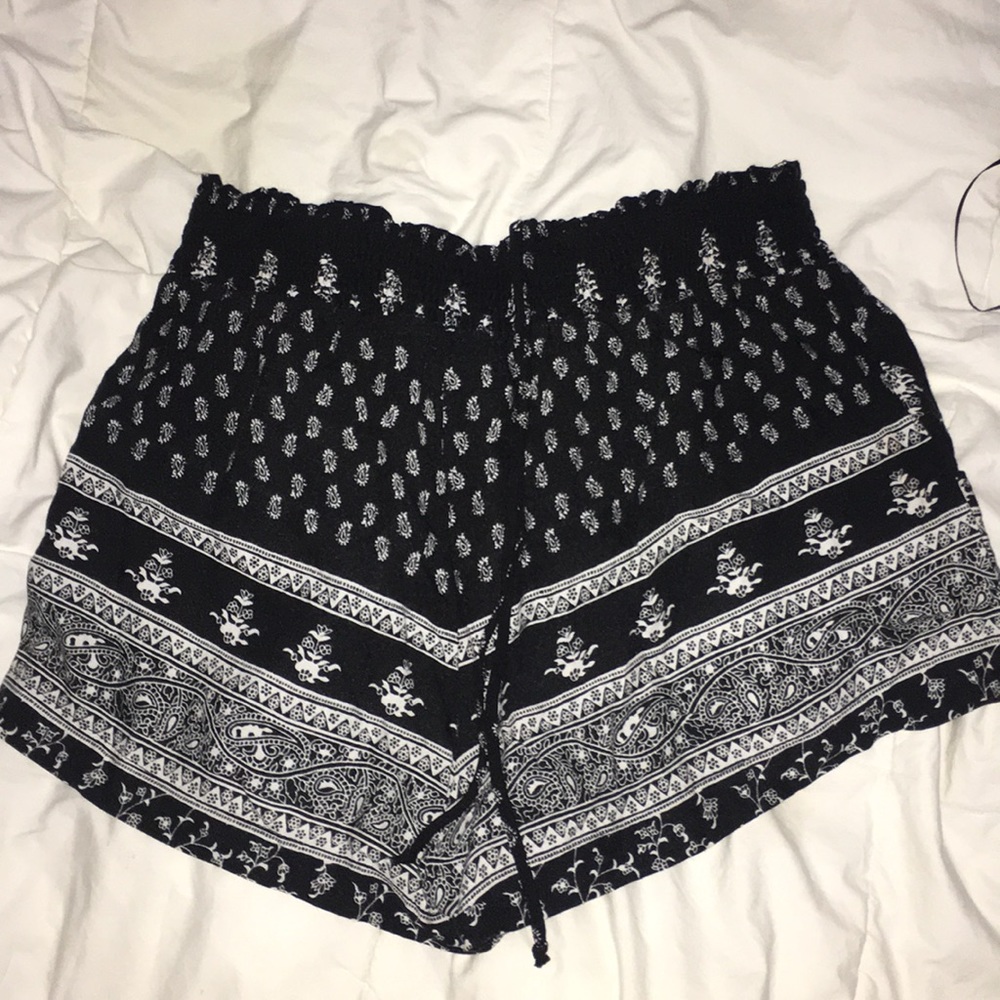 B&W flowy shorts